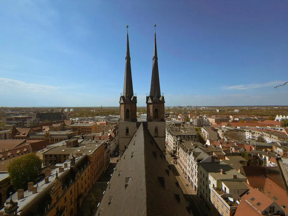 Halle (Saale) Halle (Saale) — Händel-Stadt mit Marktkirche und sanierten Gründerzeit-Quartieren wie Giebichenstein